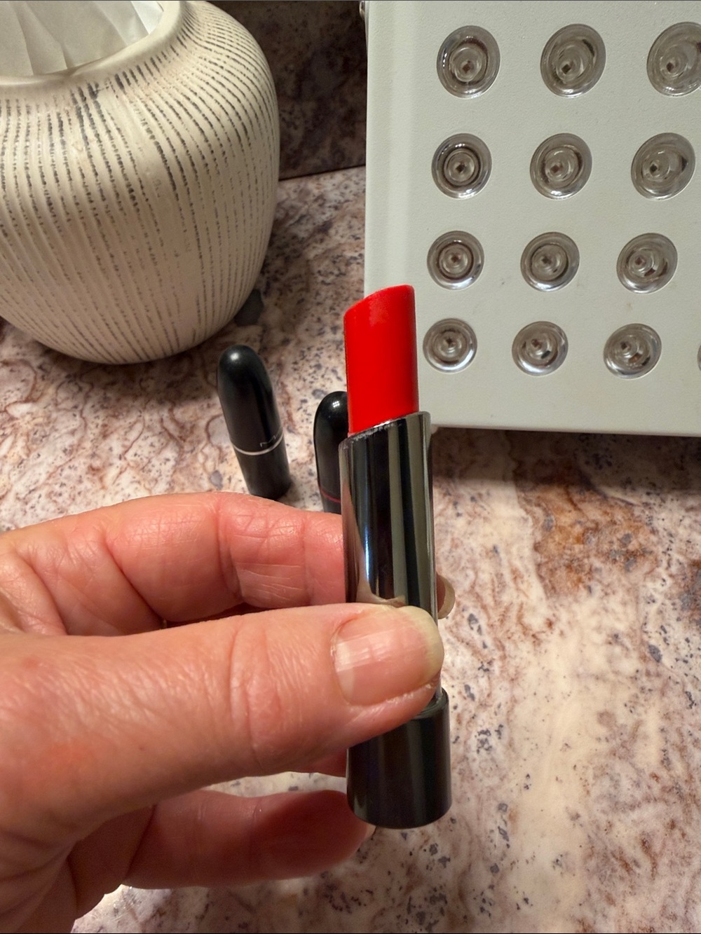 MAC Cosmetics huggable lip, color Cherry glaze color Lipstick
